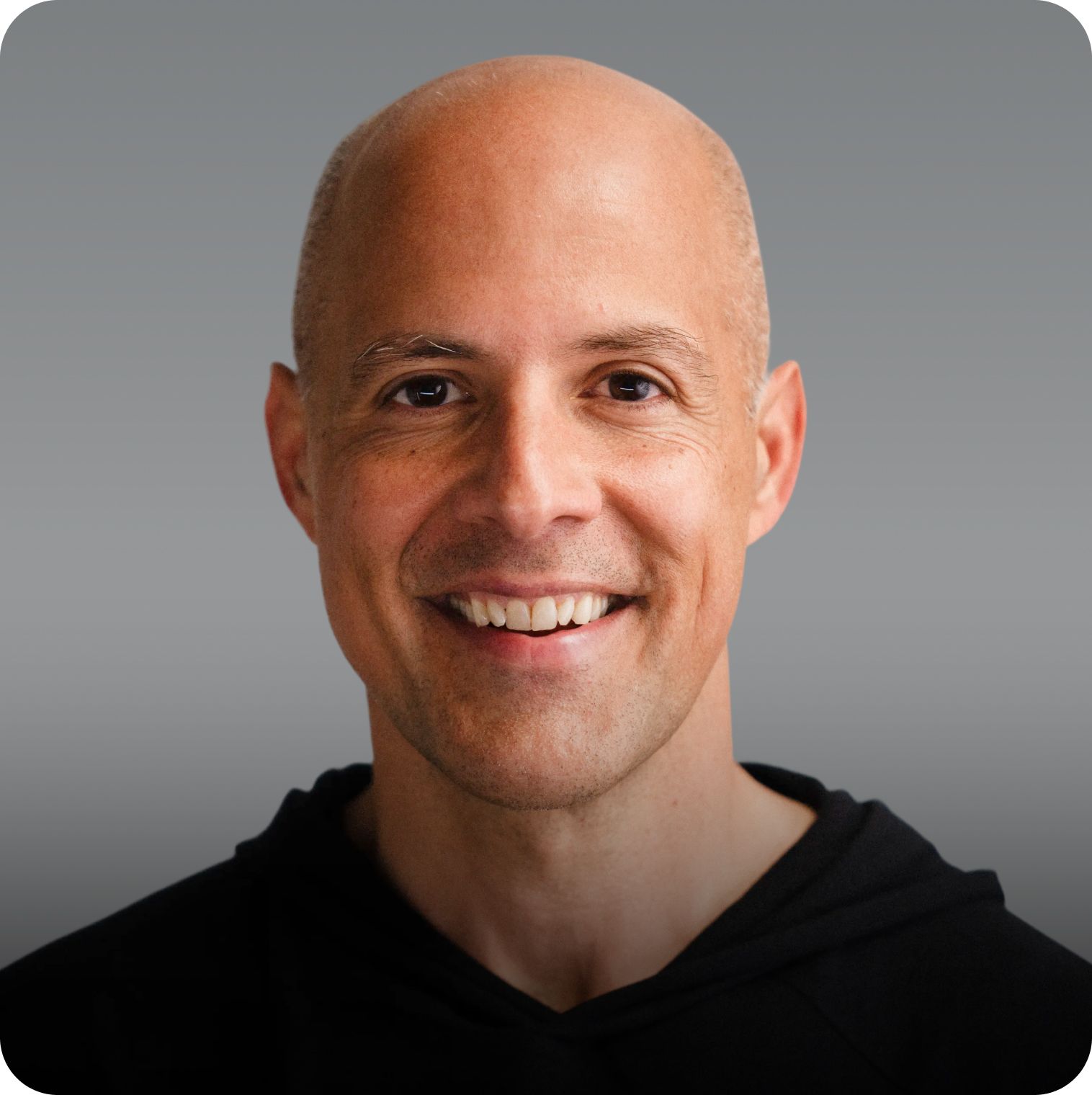 Headshot of Elliot Karathanasis