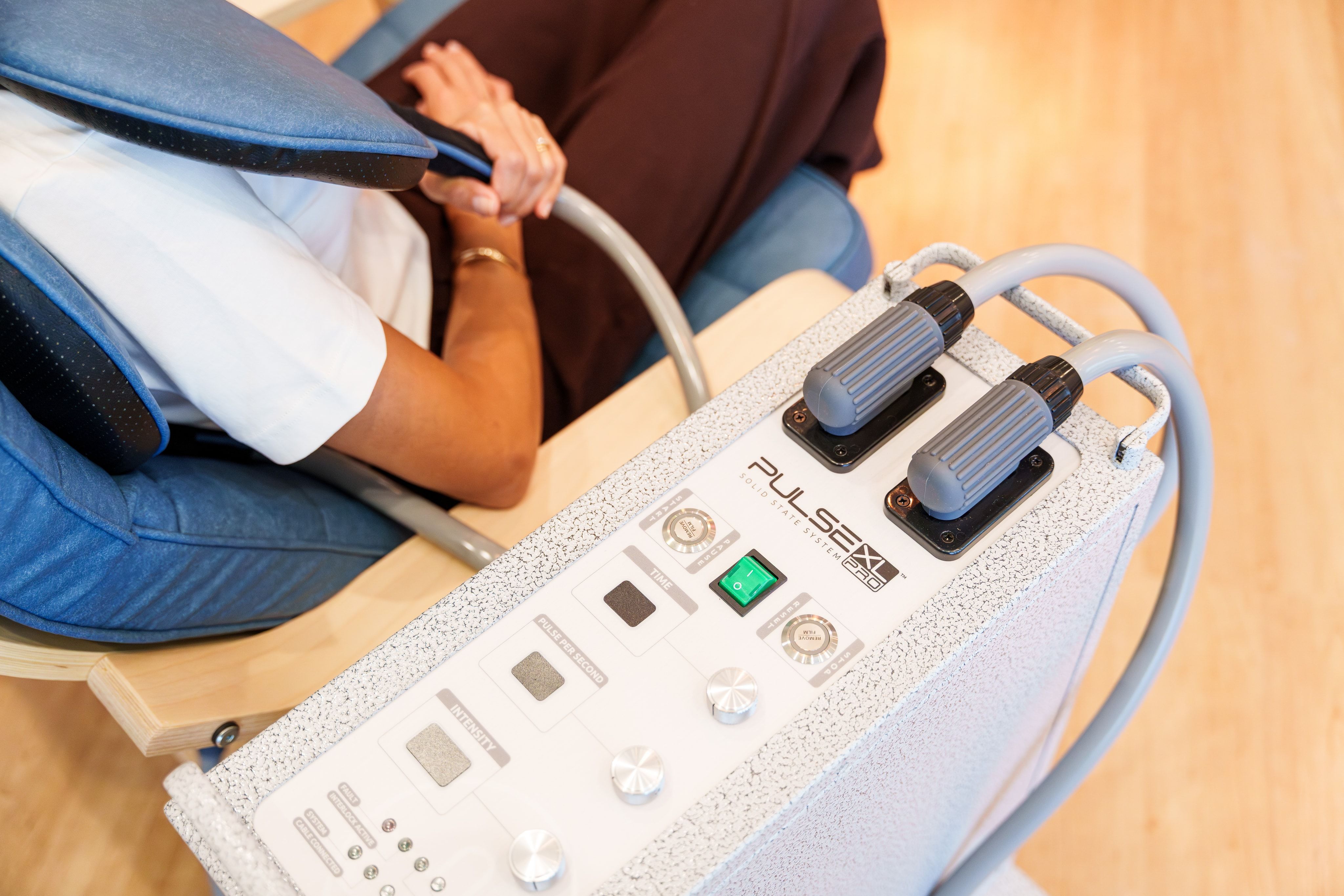 PEMF therapy session — clinic photography