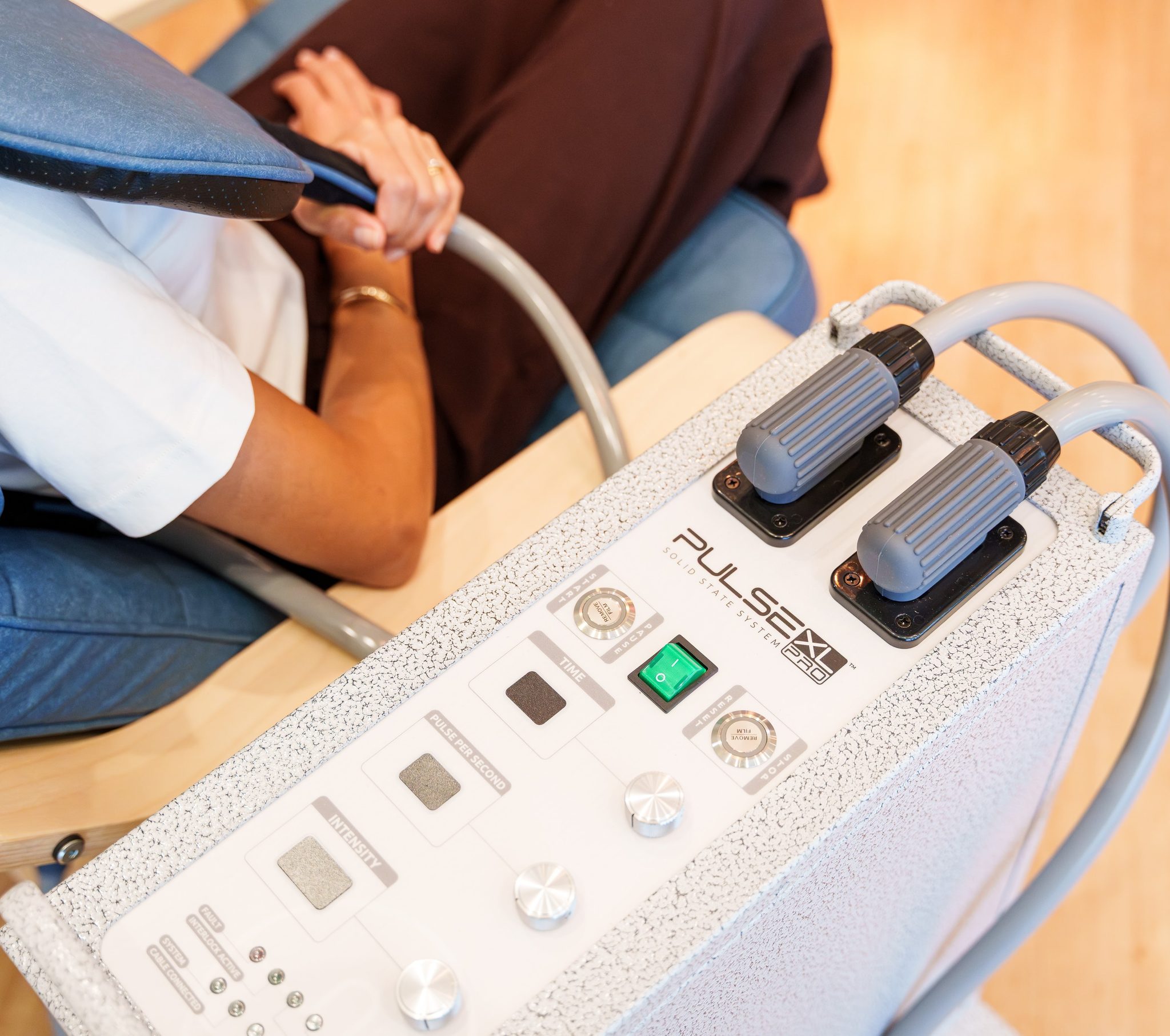 PEMF therapy session — clinic photography
