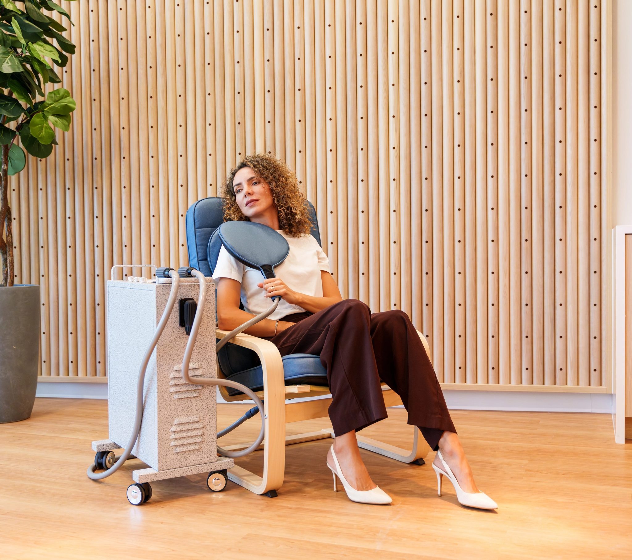 PEMF therapy session — clinic photography