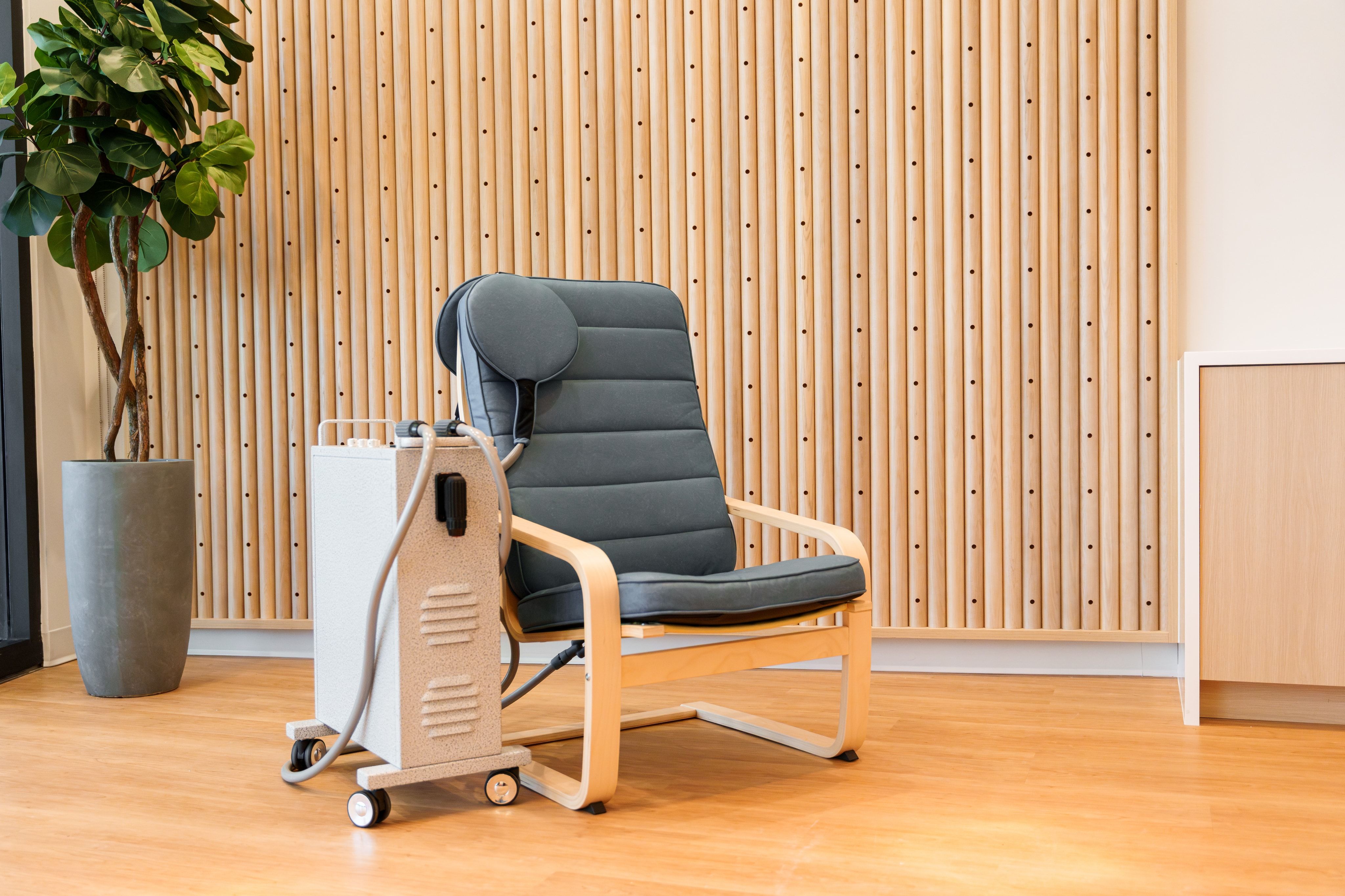 PEMF therapy session — clinic photography
