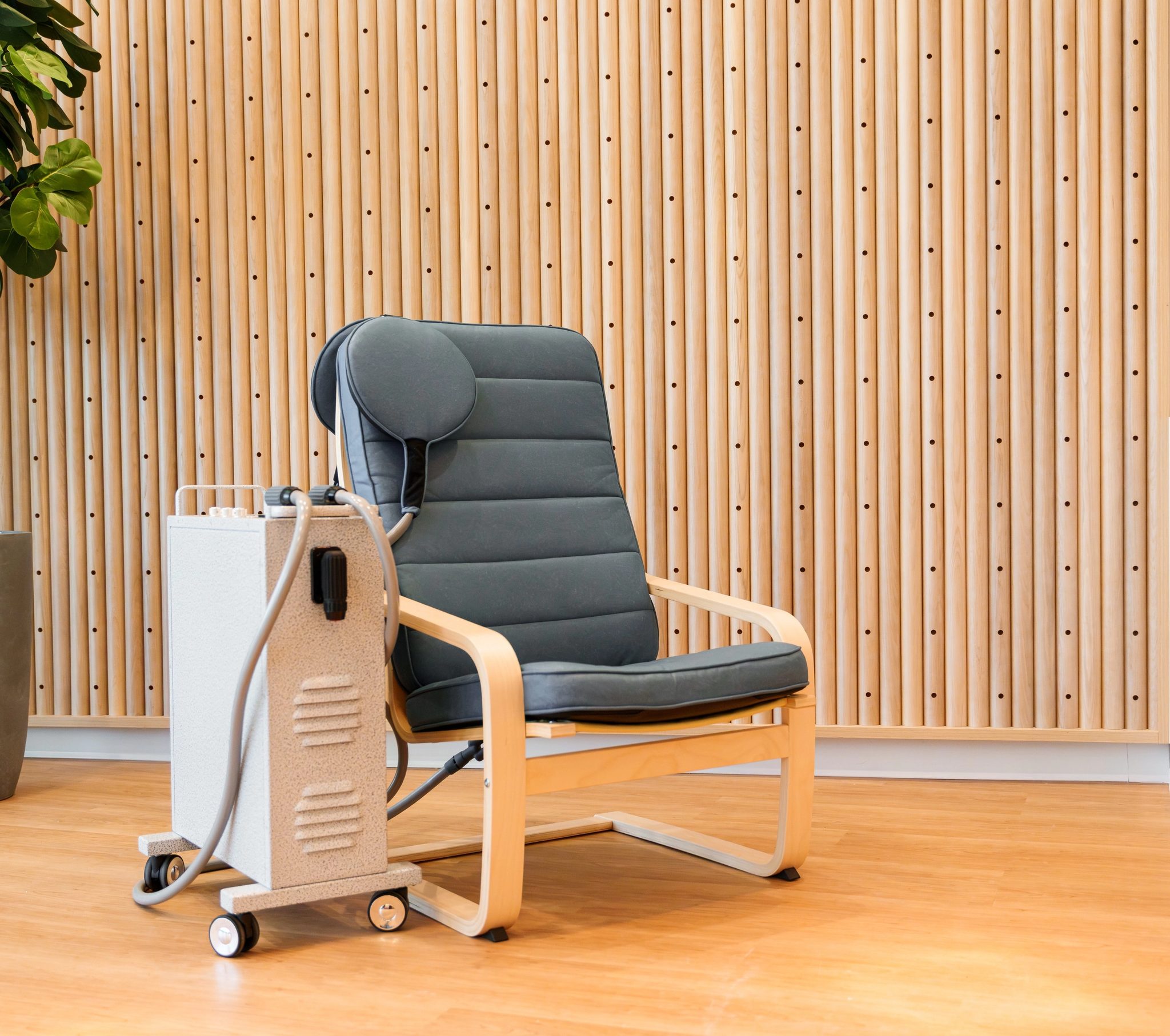 PEMF therapy session — clinic photography