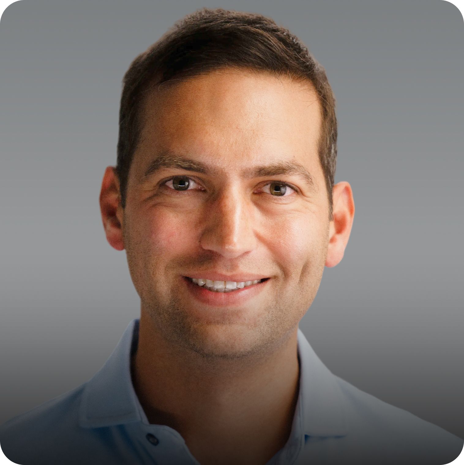 Headshot of Ernesto Navarro, MD